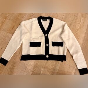 Laundry By Shelli Segal V Neck Cardigan Knit Sweater. Gorgeous Buttons Sz S NWT